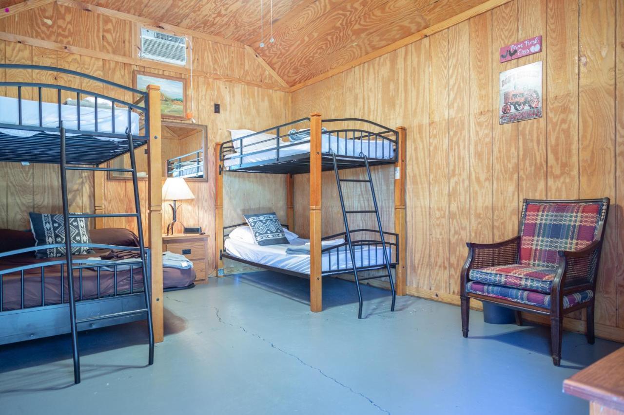 Готель Kick Back Ranch Ramer Екстер'єр фото