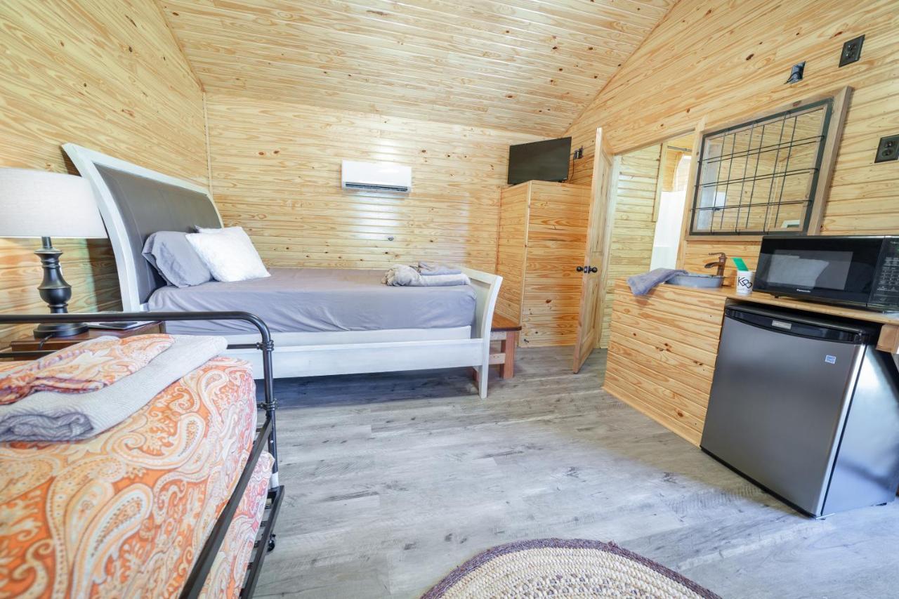 Готель Kick Back Ranch Ramer Екстер'єр фото